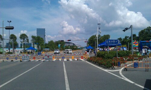 The road to the stadium